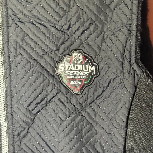 NHL Stadium Series 2024 New Jersey Vest NWT Medium Black Full Zip - Picture 3 of 6